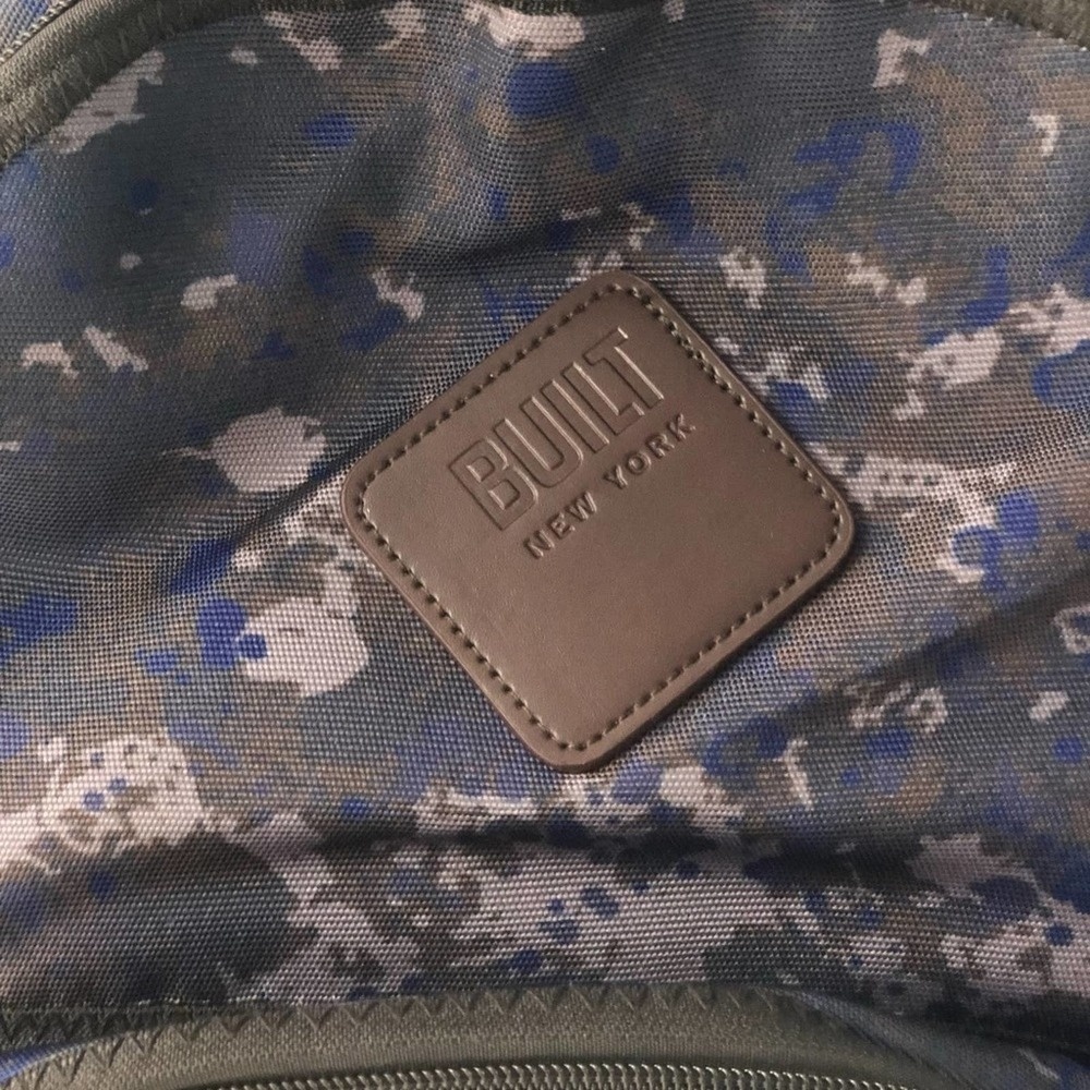 Built NY backpack w/ removable lunch bag - Picture 3 of 8
